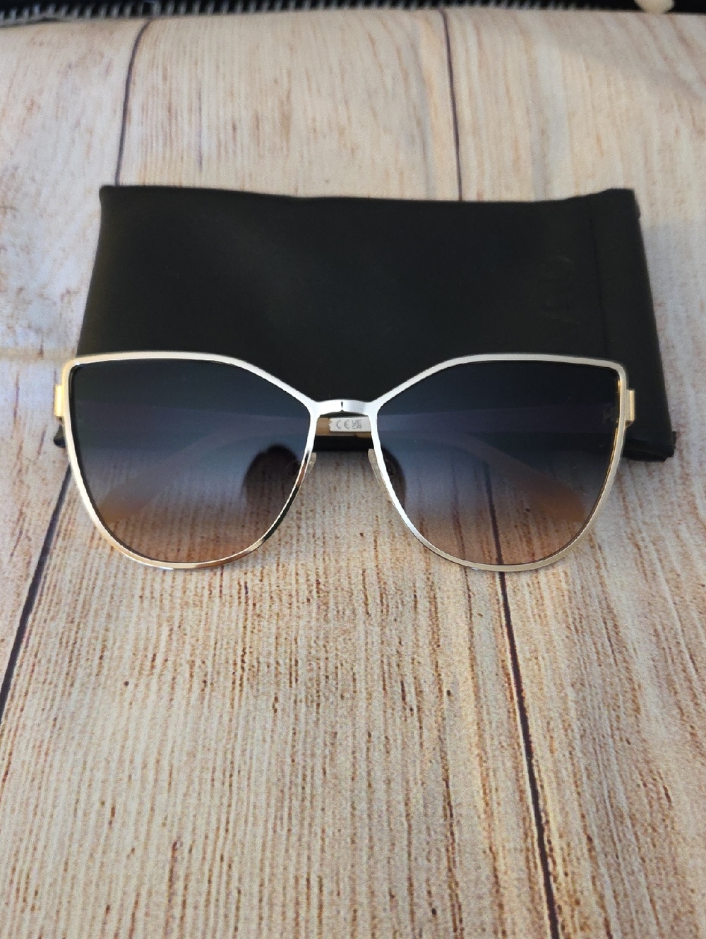 Quay In Pursuit Sunglasses